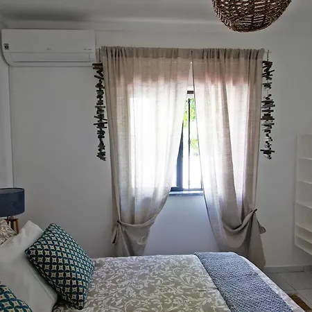 Casa Charme. Casa Moderna Com Terraços E Garagem Em * Tavira