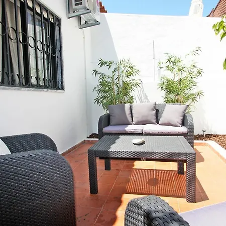 Casa de Férias Casa Charme. Casa Moderna Com Terraços E Garagem Em *
