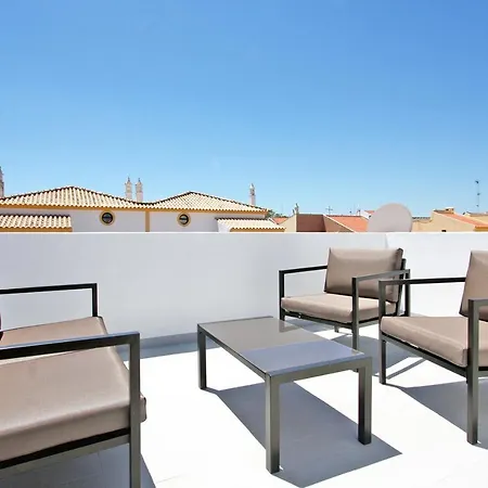 Casa de Férias Casa Charme. Casa Moderna Com Terraços E Garagem Em *
